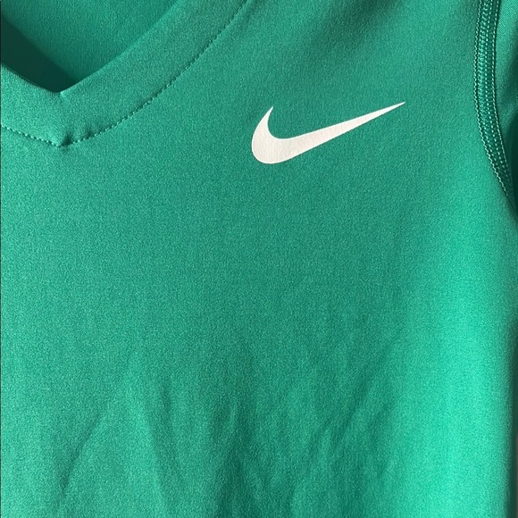 Nike Dri-Fit Green Fitted Short Sleeve T-Shirt - Picture 3 of 7